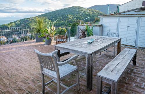 Poggio Apartment | A26 - Poggio, cielo-terra con vista mare mozzafiato