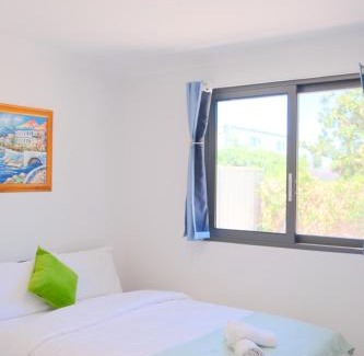 Belmont House | A3 AirportRetreat - Full Kitchen, Biz & Leisure