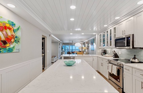 Sanibel House | A46 Now Renting for 2025 - Beach Front Penthouse *Luxury Remodel Private Sundeck