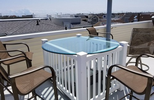 North Beach Haven House | AAA+, Heated Pool, Roof Top Pool Table