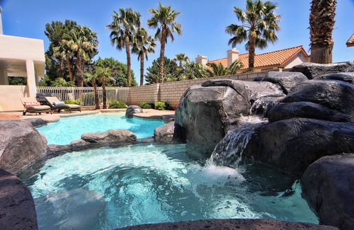 The Section Seven House | AAA+ LUXE ESTATE 4600 SQ FT, 6 Cal King Beds, Pool/Spa, Close 2 Strip, Summerlin