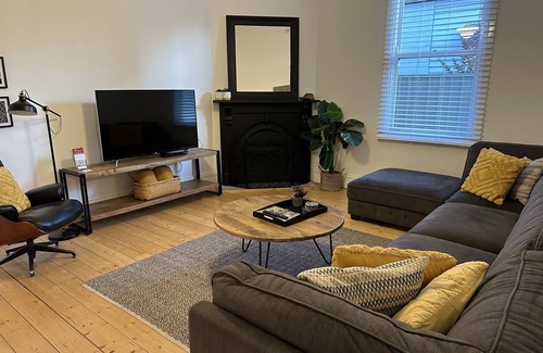 North Bendigo House | AAA Yapera on Lucan. Central Bendigo house, Close to all Bendigo venues