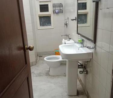 Green Park Bed & Breakfast | Aadarani Guest House