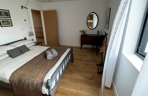 Bude Villa | Aaloka - Spacious 5 bedroom home by the Bude Canal