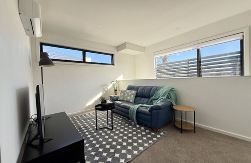 Rosebud House | Aalto Retreat Two: Chic & Modern, Close To Everything