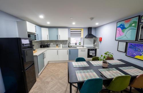 Riverside Apartment | Aaron Wise - 51 Fitzhamon Apartments