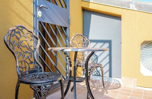 Historic Center Apartment | AB Plus - Via Riva Di Reno 29