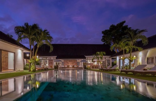 Umalas Villa | Abaca Iluh 6 BR - Luxury in the heart of Seminyak