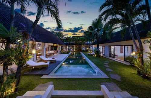 Batubelig Villa | Abaca Nyoman 5 BR - Luxury in the heart of Seminyak
