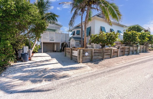 Hope Town Cottage | Abaco Surfside - Elegant Water View Home With Private Pool