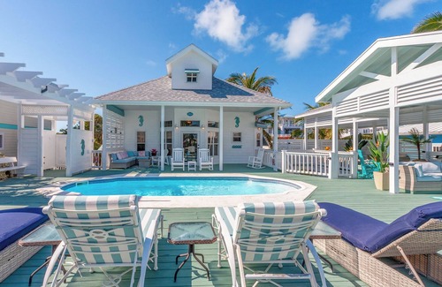 Hope Town Cottage | Abaco Surfside - Elegant Water View Home With Private Pool