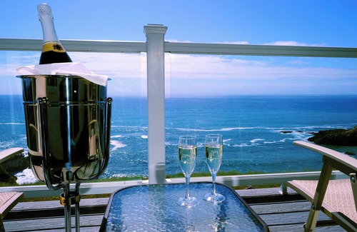 Shelter Cove Condo | Abalone by OceanviewHotTubs Shelter Cove Oceanfront Tesla Charging