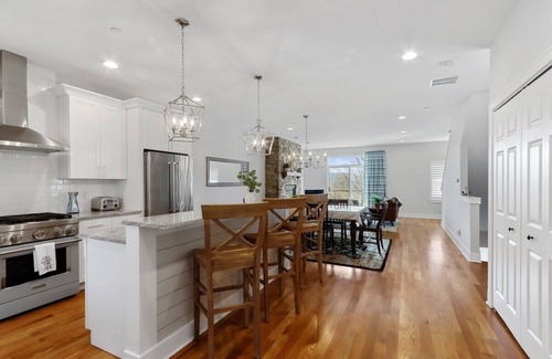 Fontana-on-Geneva Lake House | Abandon View Escape in Fontana |New Townhome|Balconies |Stone Gas Fireplace |Walk to Beach
