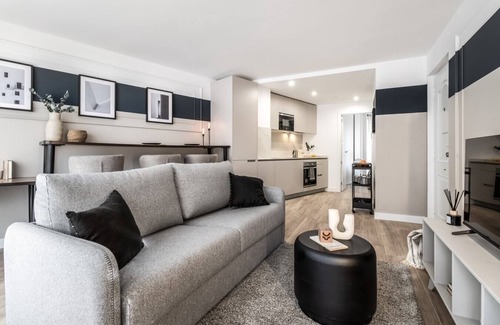 Cuatro Caminos Apartment | Abantos - 1 bedroom with pool in Castilla