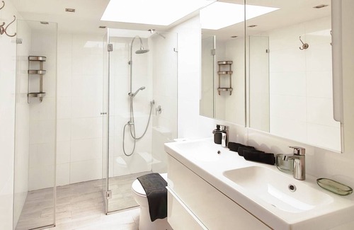 Florentin Apartment | Abarbanel Etoile - Two Bedroom Apartment, Sleeps 6