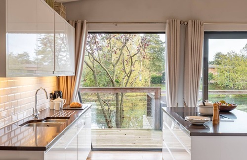 Richmond Cottage | Abbey - a lodge that sleeps 6 guests in 3 bedrooms