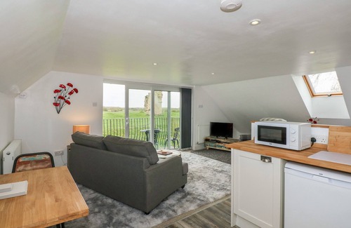 Lincoln Cottage | ABBEY COTTAGE, pet friendly, with a garden in Lincoln