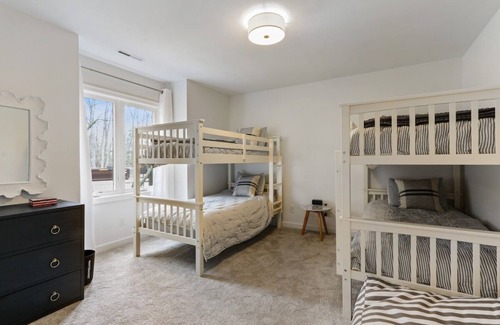 Fontana-on-Geneva Lake Villa | Abbey Villa Escape - Luxury Fontana Condo w/ Private Association Pool!