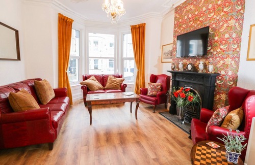 Llandudno Cottage | ABBEYLANDS HOUSE, pet friendly, with a garden in Llandudno