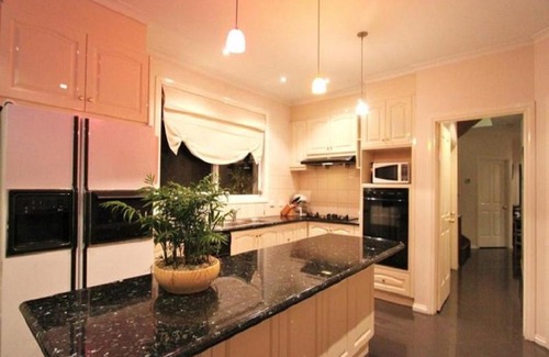 Abbotsford House | Abbotsford Private Rooms & Pods - 15 Charles Homestay