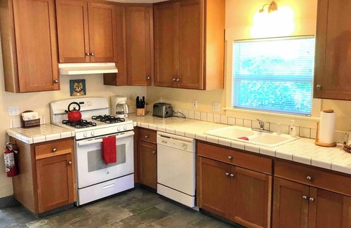 Historic Downtown District Cottage | Abbott's Cottages- The Raven. Two bedroom cottage just two blocks to downtown.
