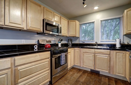 Wasilla House | Abby's Mountain View 3 Bedroom 2 Bathrooms Roomy Cottage