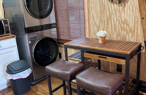 Union Cottage | Abby's Oasis. 1 BR, 1B tiny house with extra sleeping loft