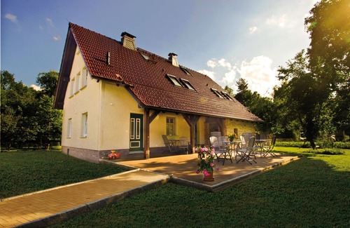 Burg-Dorf Apartment | Abendsonne-Backhaus, bedroom, living room/kitchenette, shower/WC - Penkehof Spreewald