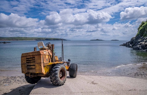 Garn Fadryn Cottage | Aberdaron-Lodge | Cosy Lodge with Sea Views, Sleeps 6