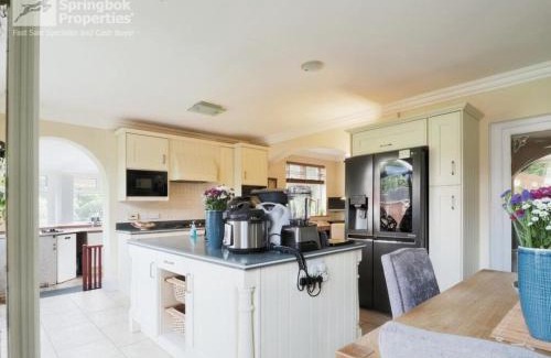 Goxhill Villa | Aberfall Pool Hot Tub Saunas Gym Cinema Grounds