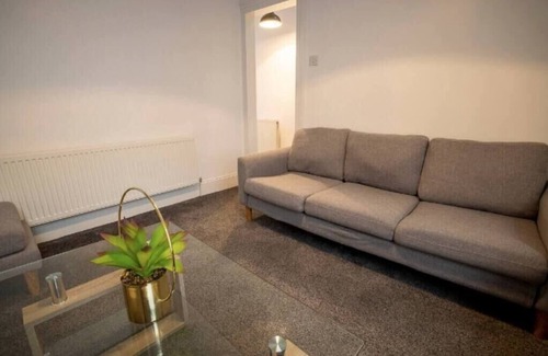 Middlesbrough House | Abingdon House | 4BDR | 4 Ensuite | Workstays UK