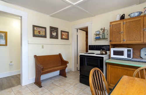 Woodfin Cabin | ABNER'S CABIN - DOG FRIENDLY (no extra pet charges) Close to Downtown Asheville