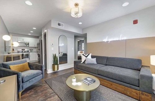 Salemtown Apartment | Abode | Germantown | 5 Beds | Great For Groups!