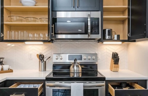 Salemtown Apartment | Abode | Germantown | 5 Beds | Great For Groups!