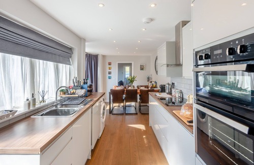 Lincoln House | Aboretum View - Three Bedroom House, Sleeps 8