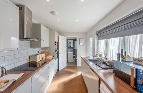 Lincoln House | Aboretum View - Three Bedroom House, Sleeps 8
