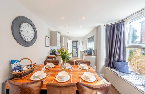 Lincoln House | Aboretum View - Three Bedroom House, Sleeps 8