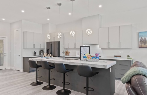 Foothills Apartment | Above It All - 3 Bedroom, 2 Bath Upper Suite