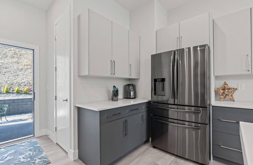 Foothills Apartment | Above It All - 3 Bedroom, 2 Bath Upper Suite