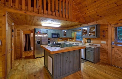 Foxfire Estates Cabin | Above It All- Pet Friendly | Screened Porch | Outdoor Fireplace