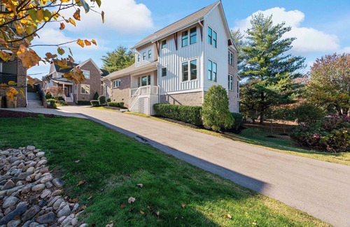 Green Hills House | Above Nashville Lombardy I Luxury I Location I Outdoor Dining I Services