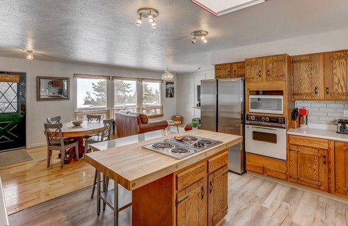 Cascade House | Above Par - Walk to Lake, Golf, Boat ramp, Bar & Grill - Fire Pit
