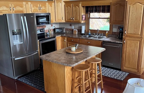 Murphy Ski Chalet | Above the CloudsnMountain top chalet with million dollar views on 4 acres