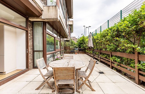 Prince's Apartment | ABR - Spacious 2 -Bed Patio Retreat in Kennington
