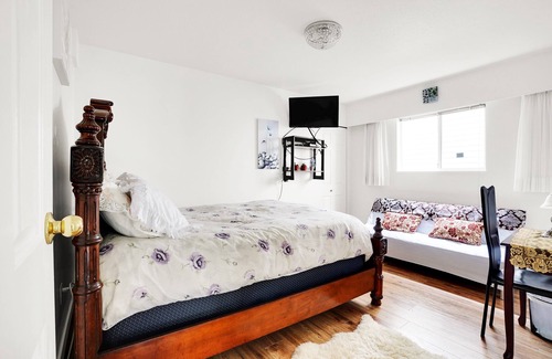 Riley Park-Little Mountain House | Absolute 2BDR Q E/Riley Park/Main/Cambie Garden Retreat/mins Downtown/Parking