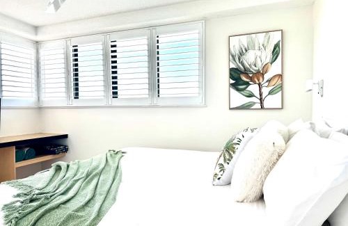 Alexandra Headland Apartment | Absolute Beachfront Penthouse with Exclusive Rooftop