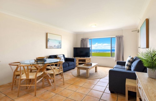 North Creek Apartment | Absolute Beachfront Apartments 2B