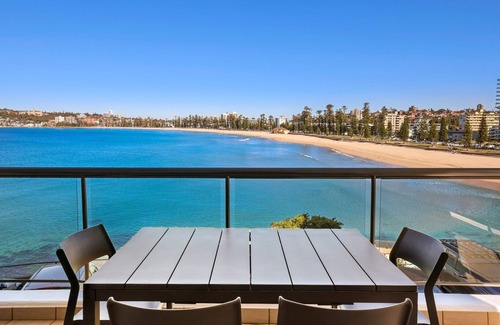 Queenscliff Apartment | Absolute Beachfront, Stunning Manly Beach Views