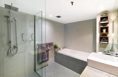 Surfers Paradise Apartment | Absolute Beachfront Apartment 3B Pool Spa
