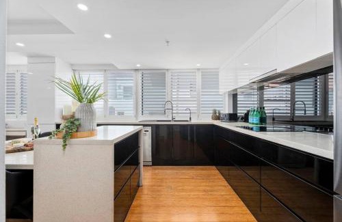 Surfers Paradise Apartment | Absolute Beachfront Apartment 3B Pool Spa